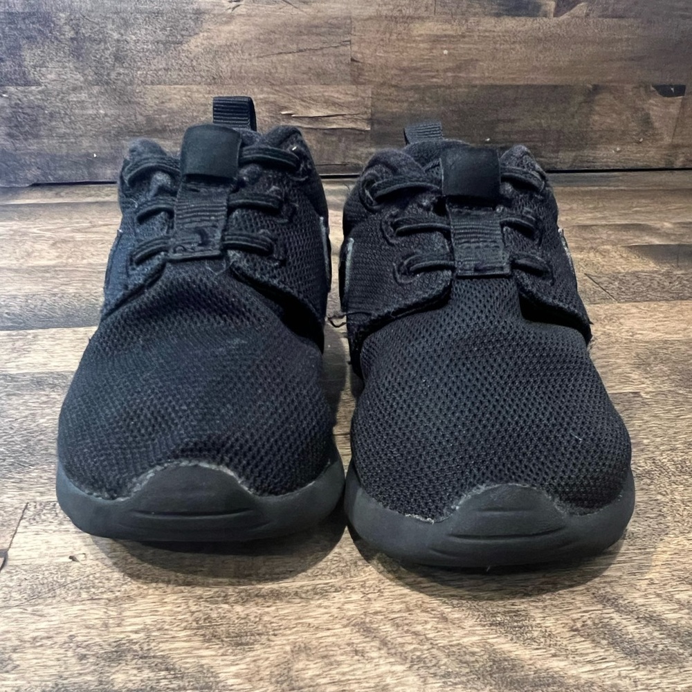 Toddler Nike tennis shoes